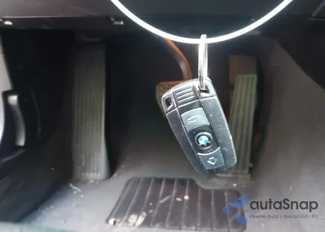 2006 BMW 330I z USA, uszkodzony, nr VIN WBAVB33586KR79558